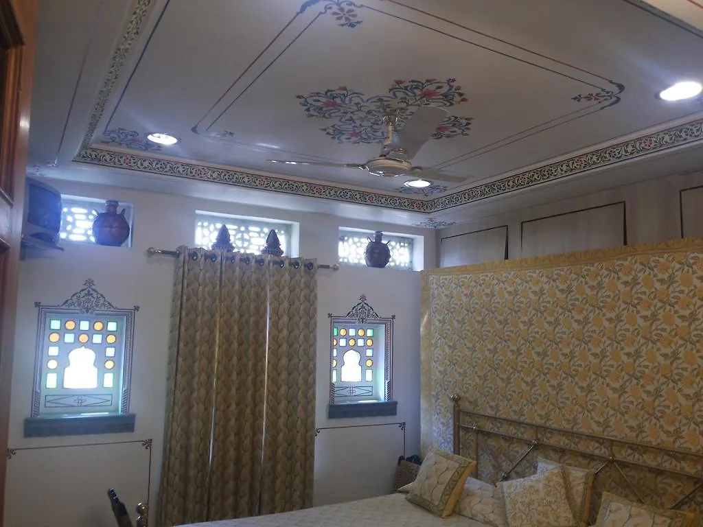 ***  Hotel Mewar Haveli - At Lake Pichola Udaipur India